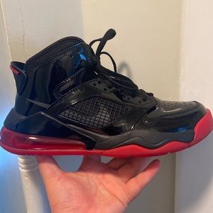 There Jordan Mars 270s size 7 in boys.